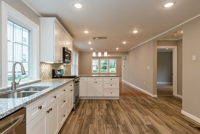 20 Hillcrest Cir unit 22, Watertown, MA 02472 - photo 2