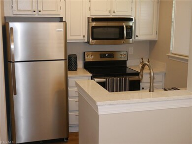 2215 Stonecutter Dr unit 17, Winston Salem, NC 27103 - photo 3