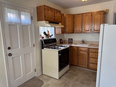 80-27 257th St, Glen Oaks, NY 11004 - photo 6