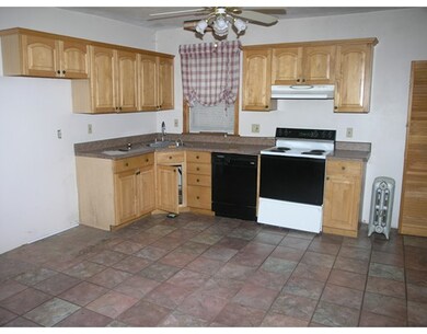 51 Summit St, Rockland, MA 02370 - photo 4