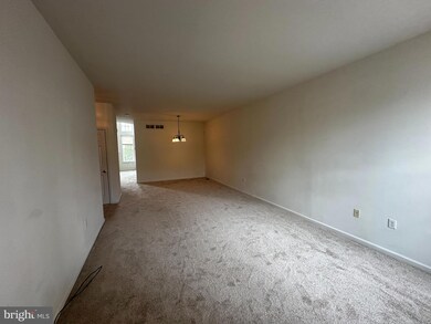 158 Chancellor Dr, Woodbury, NJ 08096 - photo 2