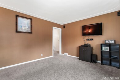 1115 Maplewood Dr Jenison-11