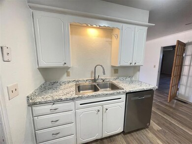 11300 N Greystone Cir, Oklahoma City, OK 73120 - photo 3