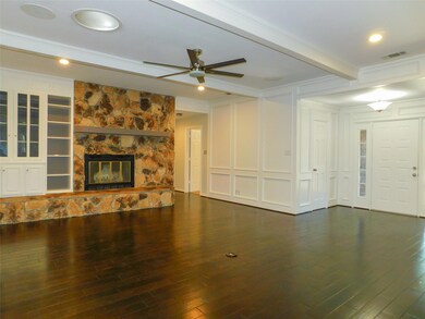 1112 Abbots Ln, Denton, TX 76205 - photo 4