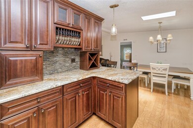 Thomasville Custom Wood Cabinets w/Soft Close