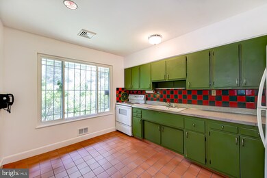 1202 Van Buren Dr, Fort Washington, MD 20744 - photo 3