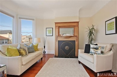 Upper flat – three bedroom, 1 bath (6 rooms, owner