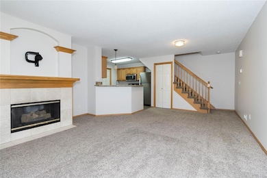 811 Burr Oaks Dr unit 202, West Des Moines, IA 50266 - photo 4