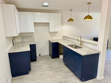 701 Burr Oak Ln, Canyon Lake, TX 78133 - photo 2