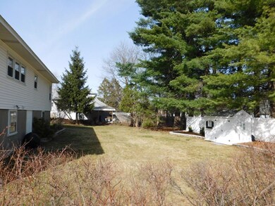 33 Sunnyside St, Manchester, NH 03103 - photo 3