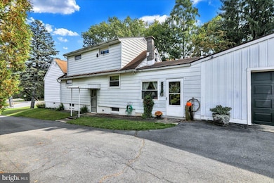 518 Spring Valley Rd, Reading, PA 19604 - photo 3