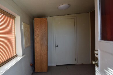 513 E Oak St, Winslow, AZ 86047 - photo 6