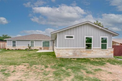3209 Tumbleweed Ln, Granbury, TX 76049 - photo 4