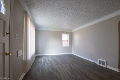 5353 Thomas St, Maple Heights, OH 44137 - photo 4