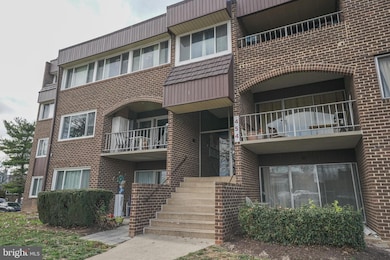 454 Girard St unit 103, Gaithersburg, MD 20877 - photo 2