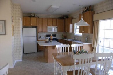 7044 Periwinkle Dr, Macungie, PA 18062 - photo 4