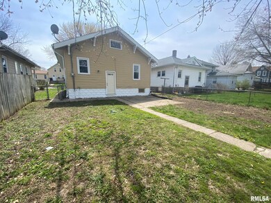 1528 W 14th St, Davenport, IA 52804 - photo 2