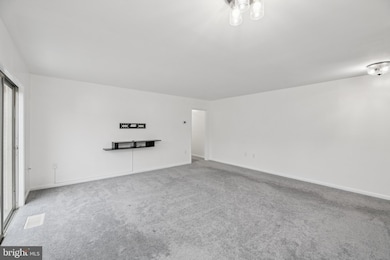 10607 Weymouth St unit 201, Bethesda, MD 20814 - photo 3
