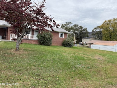 128 Chapman Crest Dr, La Follette, TN 37766 - photo 3