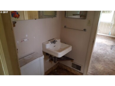 315 NW 10th St, Pendleton, OR 97801 - photo 5