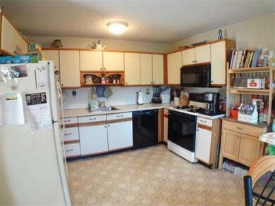 74 Tennis Plaza Rd unit 37, Dracut, MA 01826 - photo 5