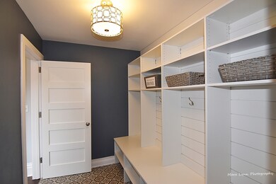 811 W Downer Place, Aurora, IL 60506 - photo 5