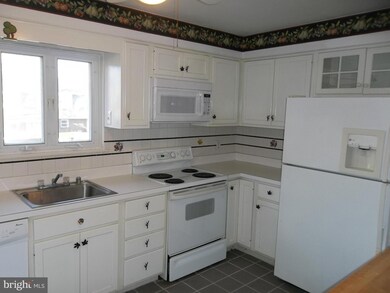 987 Stormont Cir, Halethorpe, MD 21227 - photo 7