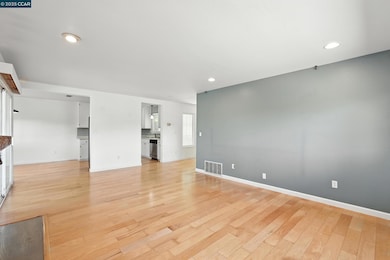 115 Lands End Ct unit 26, Vallejo, CA 94591 - photo 2