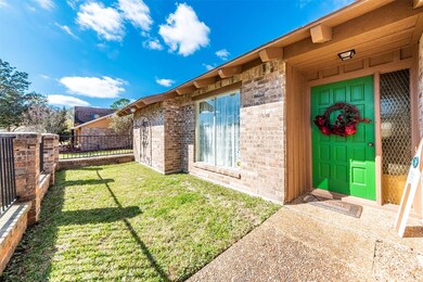 314 W Castle Harbour Dr, Friendswood, TX 77546 - photo 5