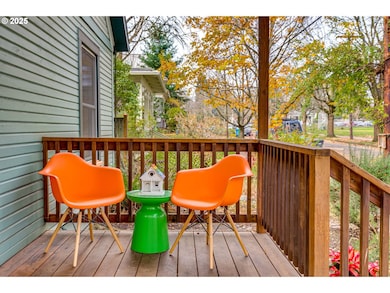 1566 SE Sherrett St unit A, Portland, OR 97202 - photo 5