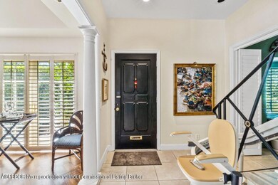 006-355C.Entryway
