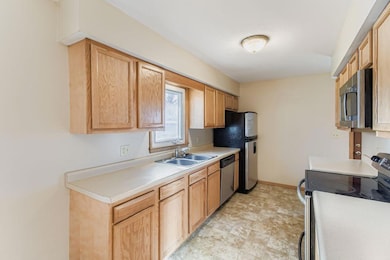 80 Sherrie Lane - Kitchen