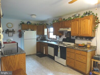 1438 Memory Ln, Chambersburg, PA 17201 - photo 3