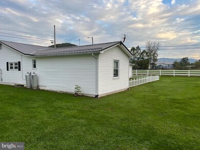 228 Railroad St, Moorefield, WV 26836 - photo 3