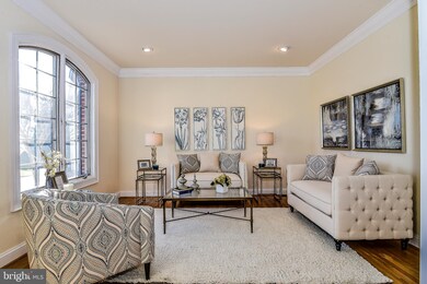 8307 Elm Grove Ct, Vienna, VA 22182 - photo 3