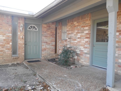 523 Tomahawk Trail, Kerrville, TX 78028 - photo 2