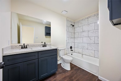 Granite Double sinks and a
soaking tub with Showe