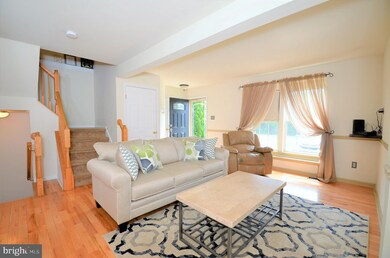 1212 Pin Oak Dr, Perkiomenville, PA 18074 - photo 2