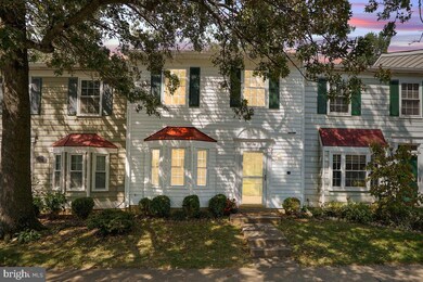 9824 Oakdale Woods Ct, Vienna, VA 22181 - photo 2