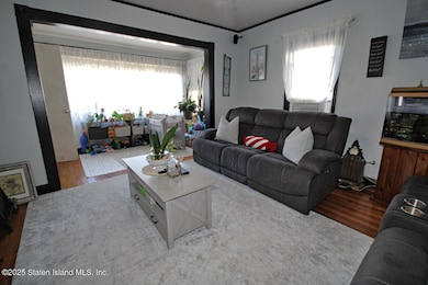 233 FISH 1FL LR AND ENTRY