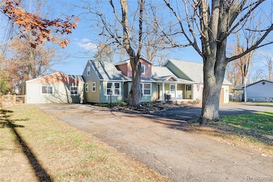 34682 Beacon St, Livonia, MI 48150 - photo 2