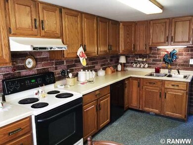 3424 Locust Ln, Eau Claire, WI 54703 - photo 2