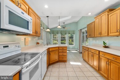 5822 Heron Dr, Halethorpe, MD 21227 - photo 5