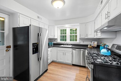 3810 Foxwood Nook, Falls Church, VA 22041 - photo 5