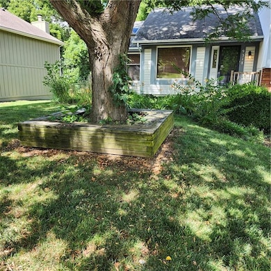 9318 Greenway Ln, Lenexa, KS 66215 - photo 5