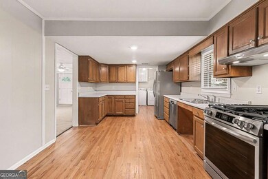 558 Dorsey Cir SW unit 3, Lilburn, GA 30047 - photo 7