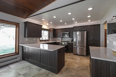 32 Captain Leach Dr, Mandan, ND 58554 - photo 4