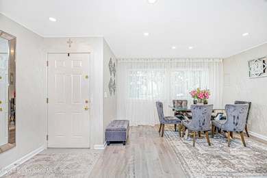 (3) ENTRY FOYER
