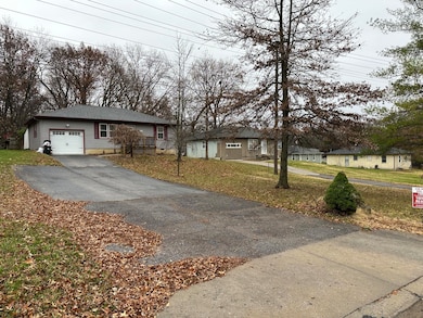 driveway with a lot of extra parking