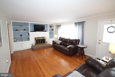 822 W 13th St, New Castle, DE 19720 - photo 2